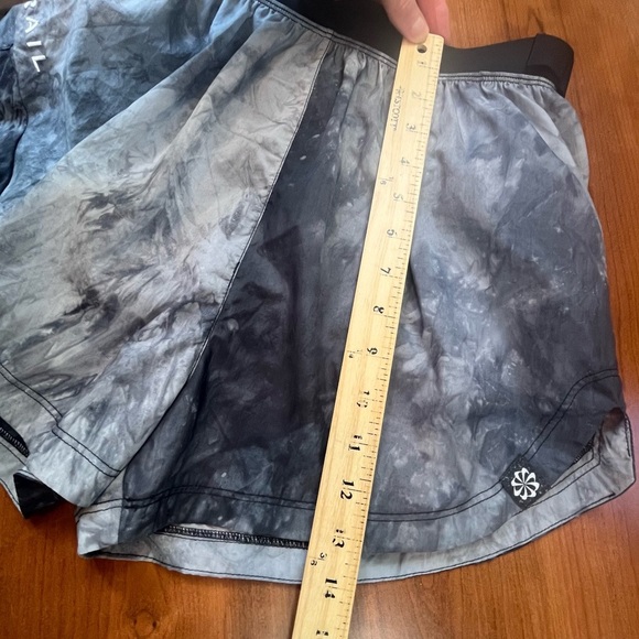 NWT Nike Women's Trail Running Shorts Sz XS Repel Gray Tie Dye Zipper Pockets - Picture 16 of 16